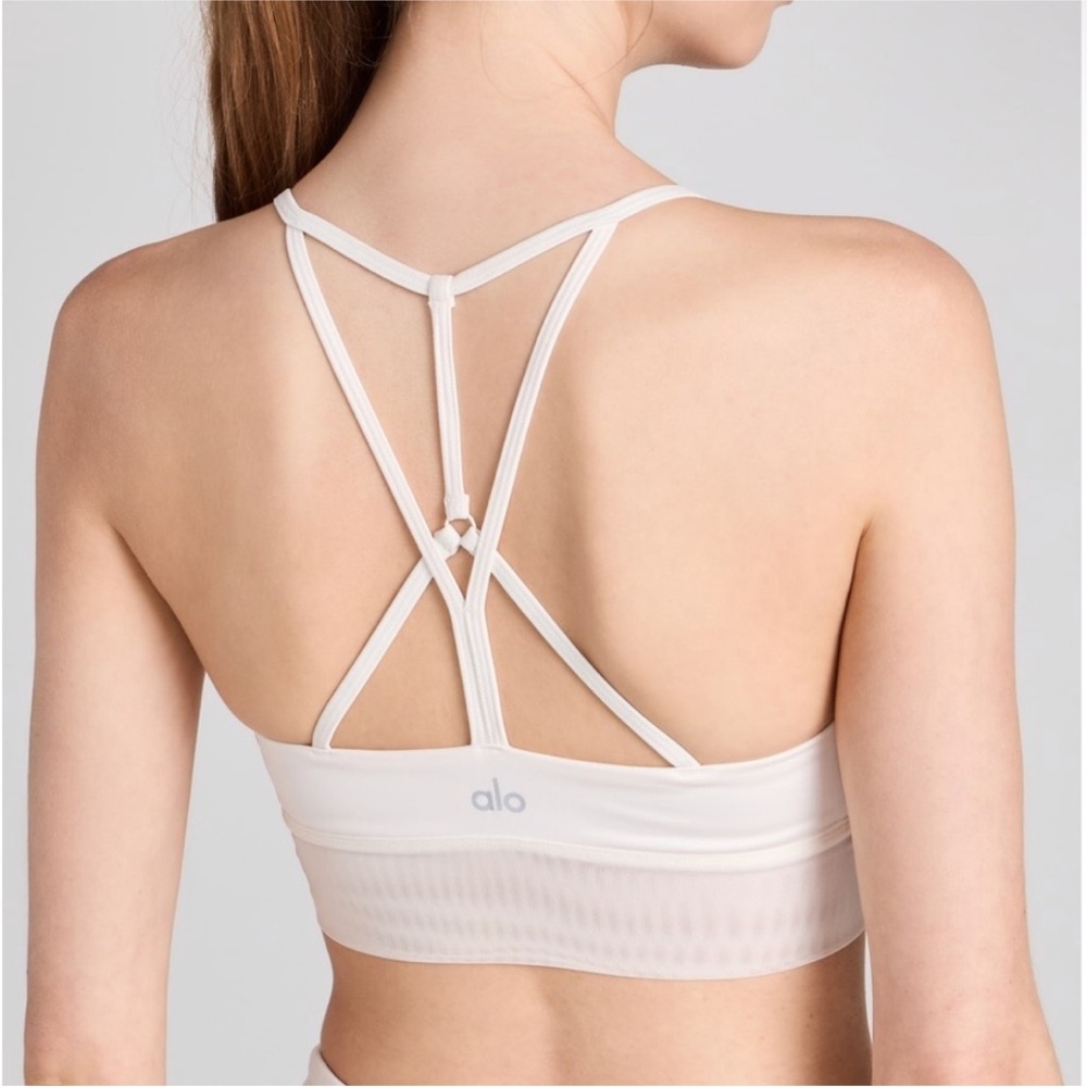 ALO YOGA Lavish Bra, White/Cream